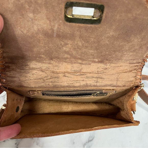 Vintage 70’s hand tooled embossed leather floral tan brown clutch crossbody bag - Picture 8 of 9
